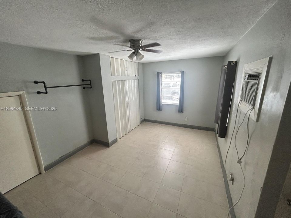 En Venta: $575,000 (4 camas, 2 baños, 1434 Pies cuadrados)