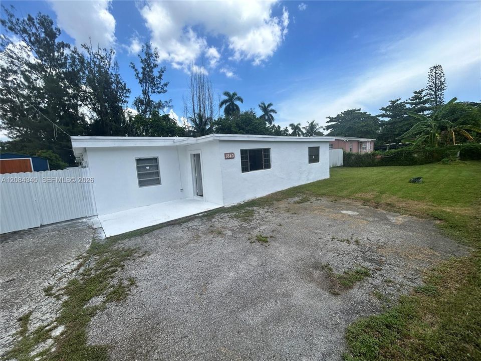 En Venta: $575,000 (4 camas, 2 baños, 1434 Pies cuadrados)