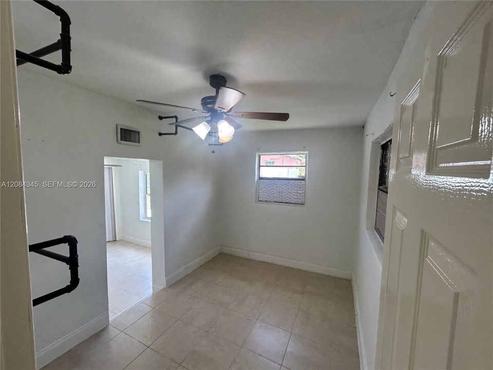 En Venta: $575,000 (4 camas, 2 baños, 1434 Pies cuadrados)