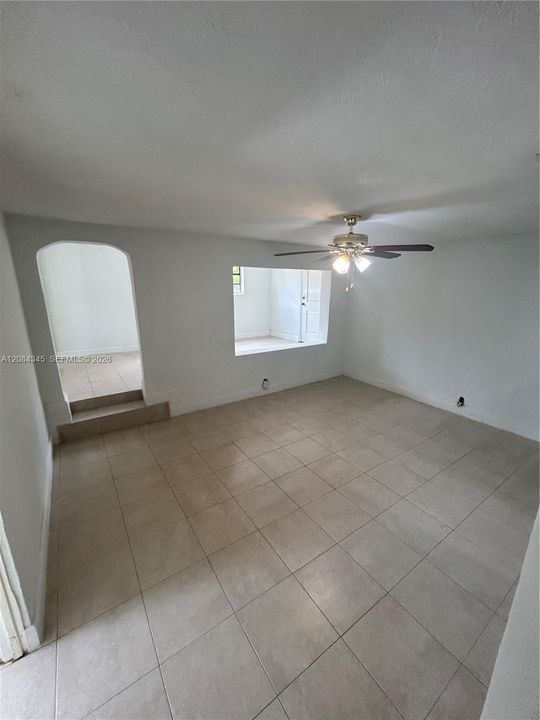 En Venta: $575,000 (4 camas, 2 baños, 1434 Pies cuadrados)