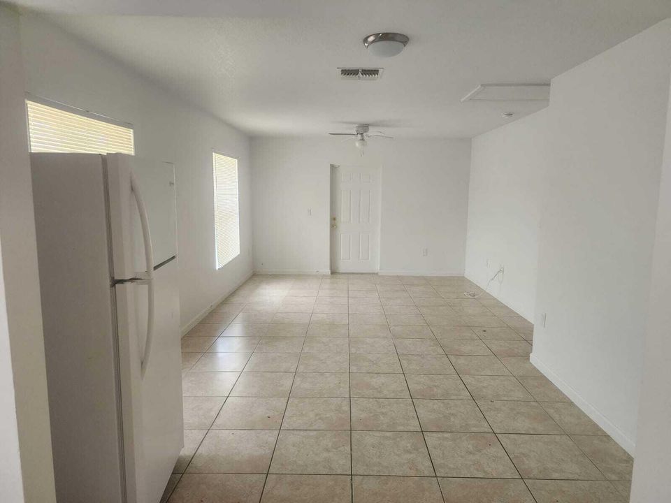 PREVIL LIVNG ROOM