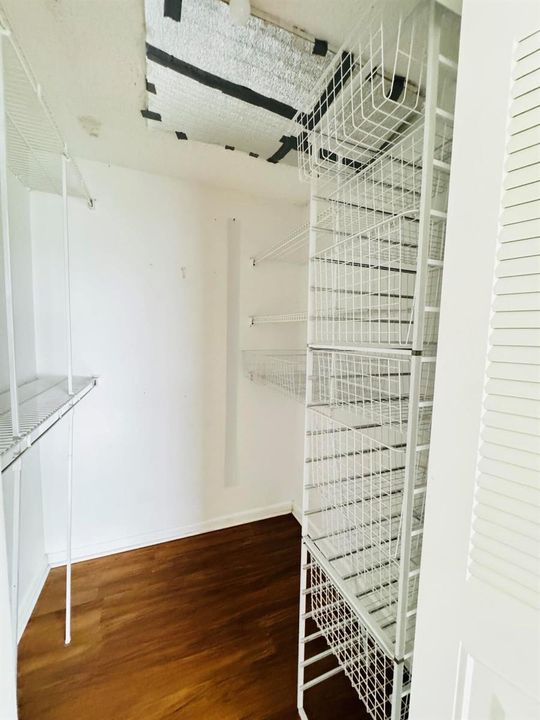 MASTER WALKIN CLOSET