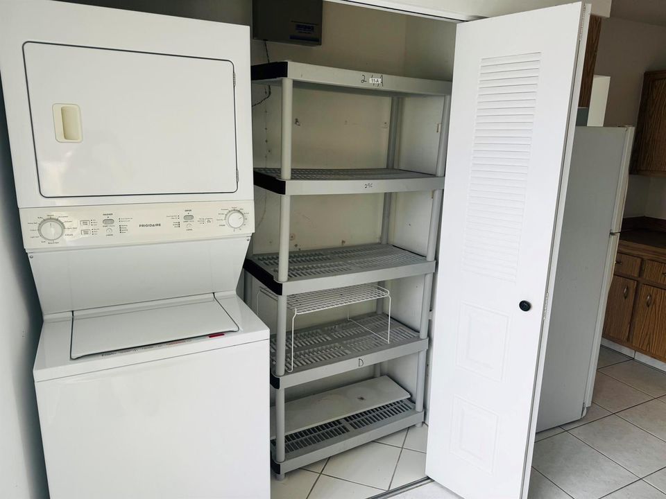LAUNDRY/PANTRY