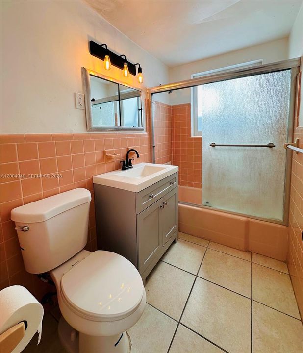 For Rent: $1,700 (1 beds, 1 baths, 700 Square Feet)