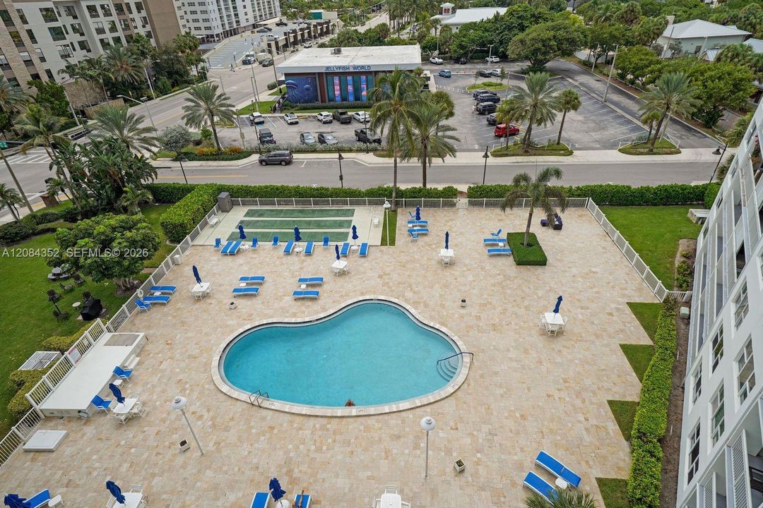For Rent: $2,000 (1 beds, 1 baths, 775 Square Feet)