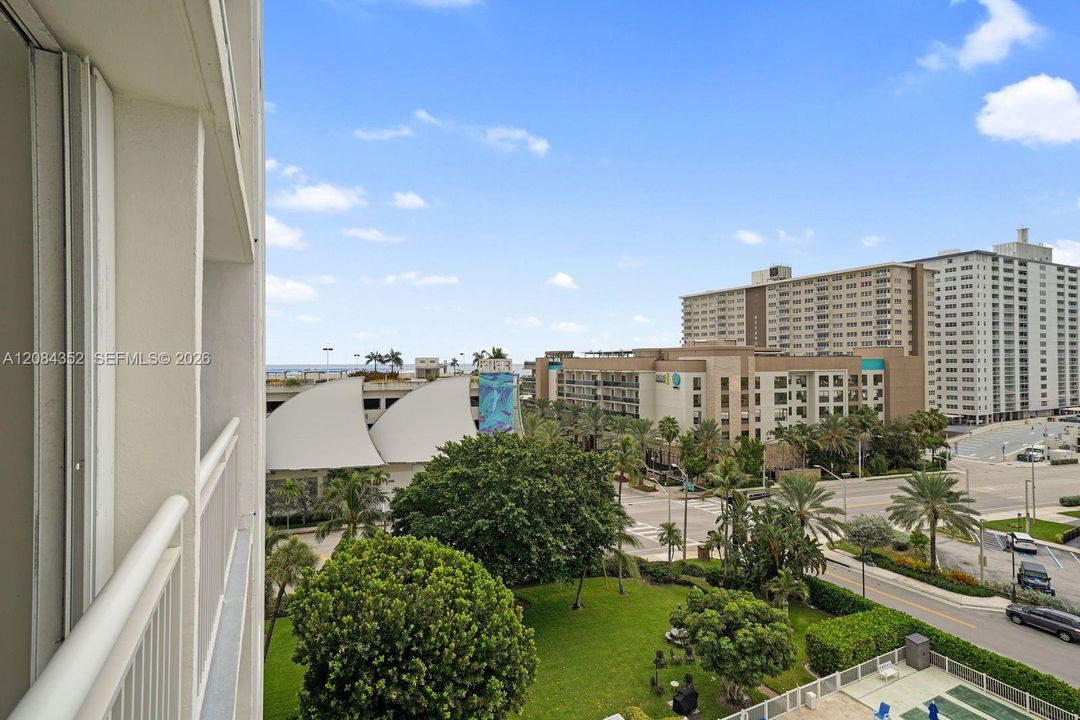 For Rent: $2,000 (1 beds, 1 baths, 775 Square Feet)