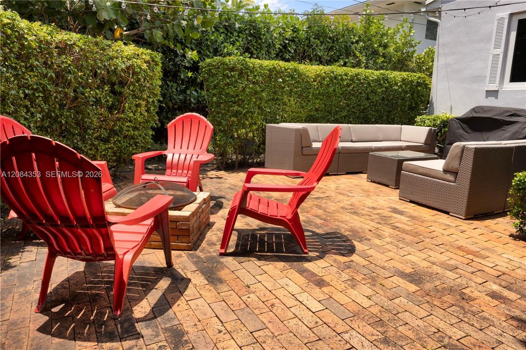 For Rent: $7,500 (3 beds, 2 baths, 2169 Square Feet)