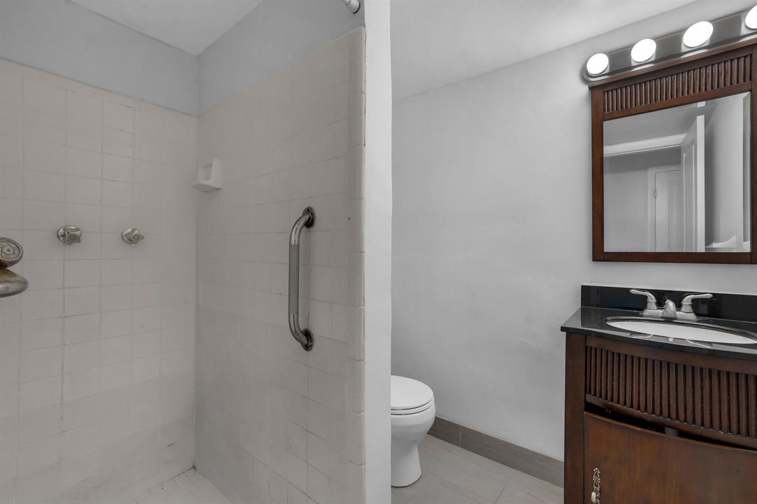 1400 NE 57th St-Fort Lauderdale #304 Nat