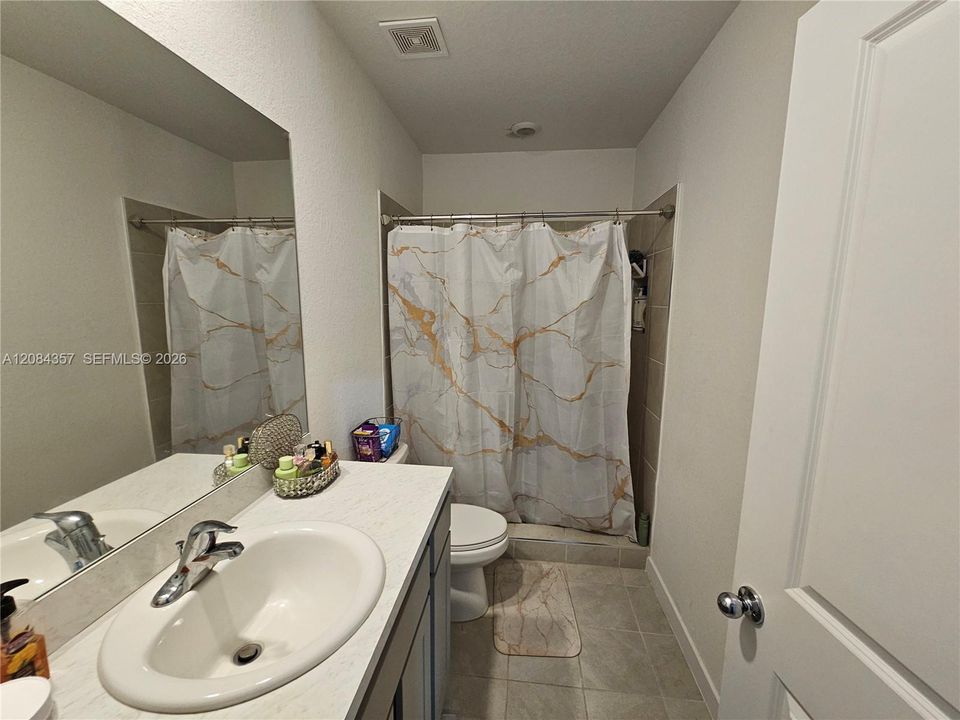 En Venta: $320,000 (3 camas, 3 baños, 1380 Pies cuadrados)