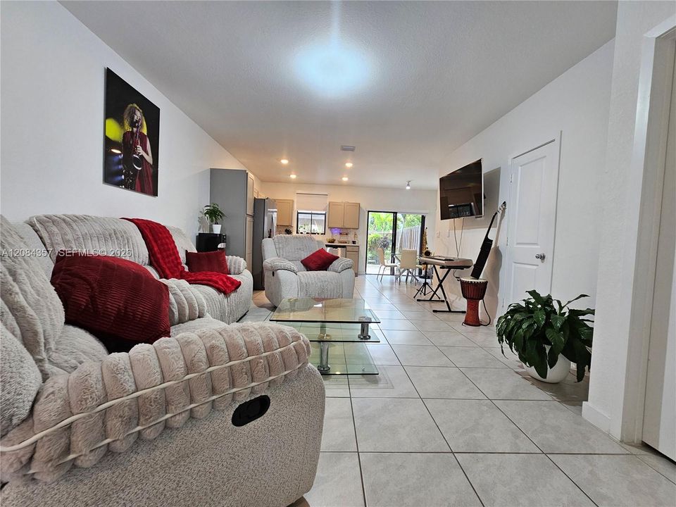 En Venta: $320,000 (3 camas, 3 baños, 1380 Pies cuadrados)