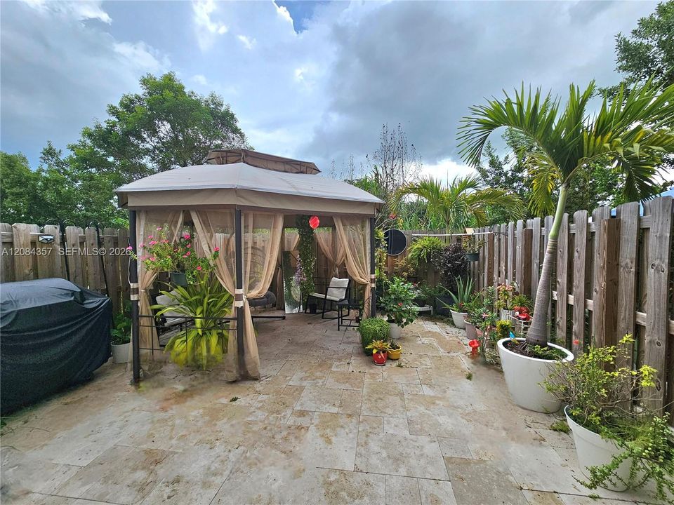 En Venta: $320,000 (3 camas, 3 baños, 1380 Pies cuadrados)