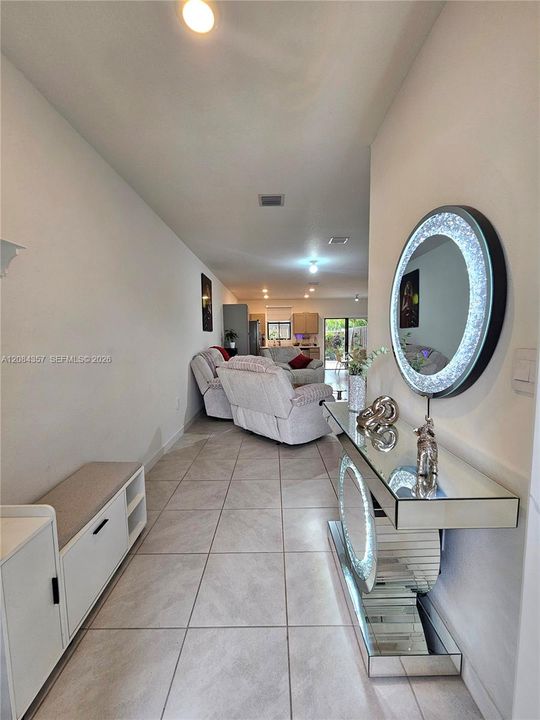 En Venta: $320,000 (3 camas, 3 baños, 1380 Pies cuadrados)
