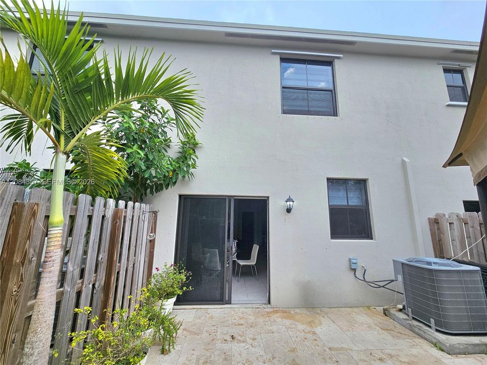 En Venta: $320,000 (3 camas, 3 baños, 1380 Pies cuadrados)