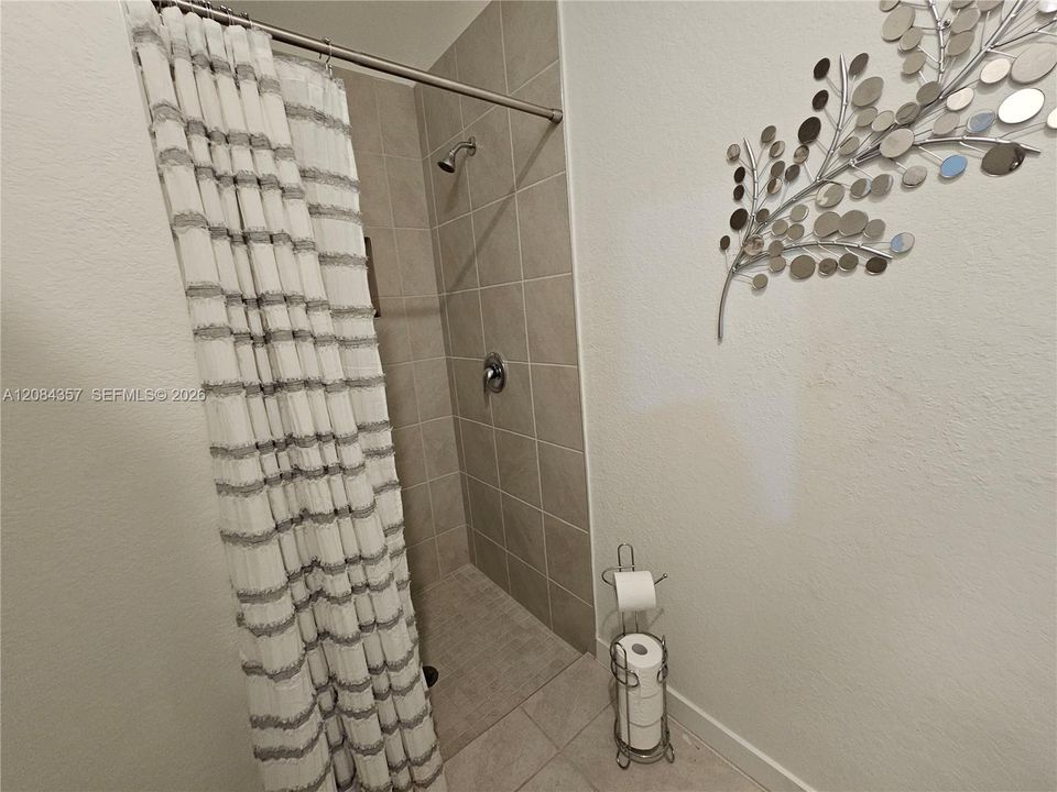 En Venta: $320,000 (3 camas, 3 baños, 1380 Pies cuadrados)