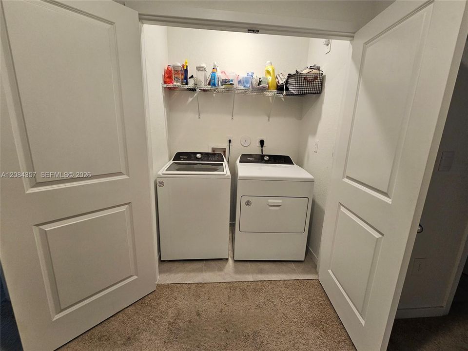 En Venta: $320,000 (3 camas, 3 baños, 1380 Pies cuadrados)