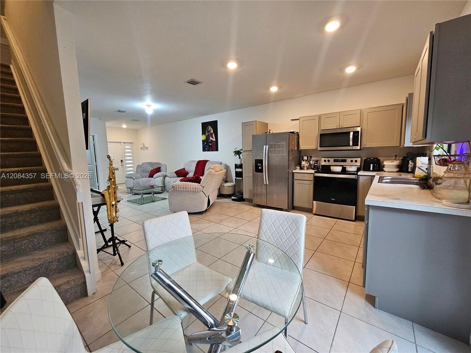 En Venta: $320,000 (3 camas, 3 baños, 1380 Pies cuadrados)