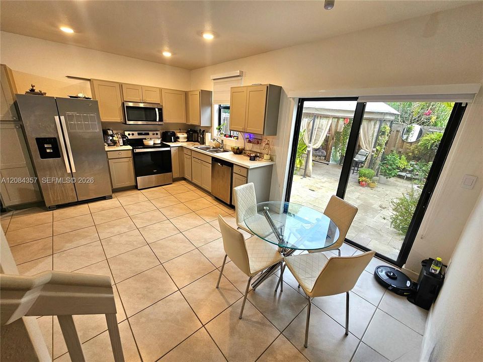 En Venta: $320,000 (3 camas, 3 baños, 1380 Pies cuadrados)