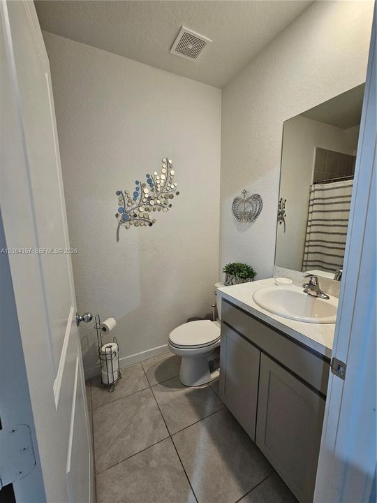 En Venta: $320,000 (3 camas, 3 baños, 1380 Pies cuadrados)