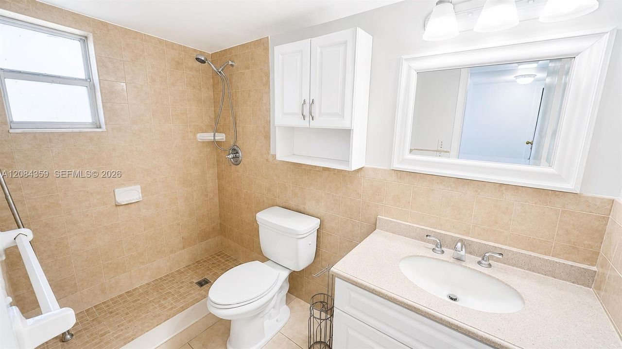 В аренду: $1,700 (1 спален, 1 ванн, 707 Квадратных фут)