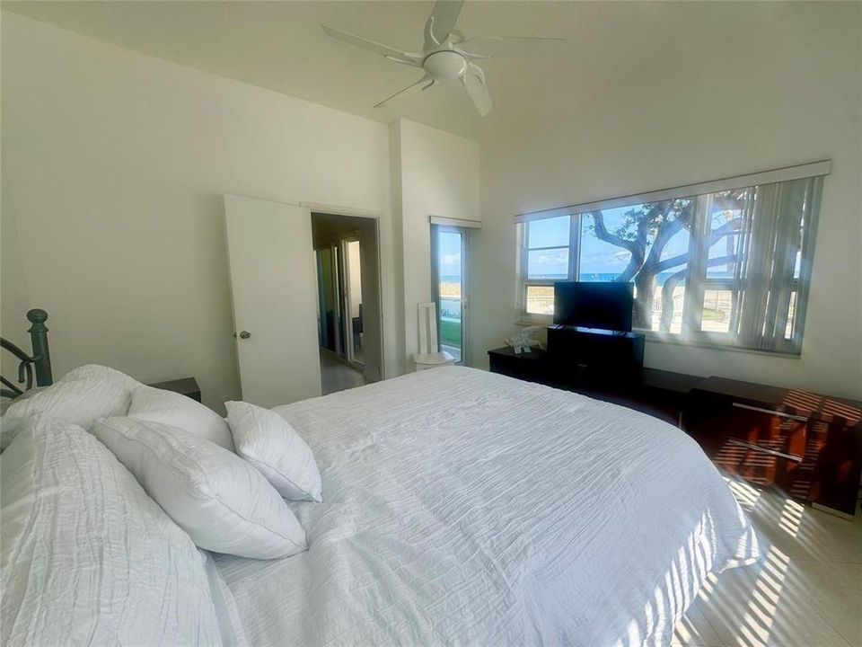 m:bedroom