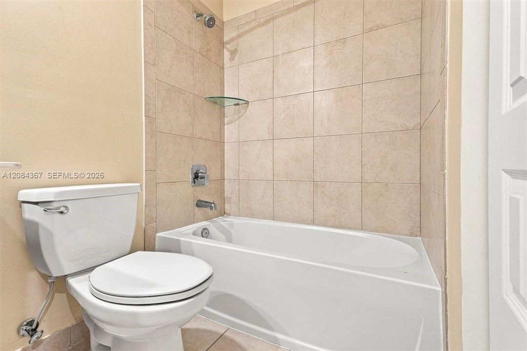 В аренду: $3,800 (3 спален, 2 ванн, 1429 Квадратных фут)