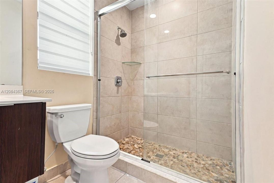 В аренду: $3,800 (3 спален, 2 ванн, 1429 Квадратных фут)