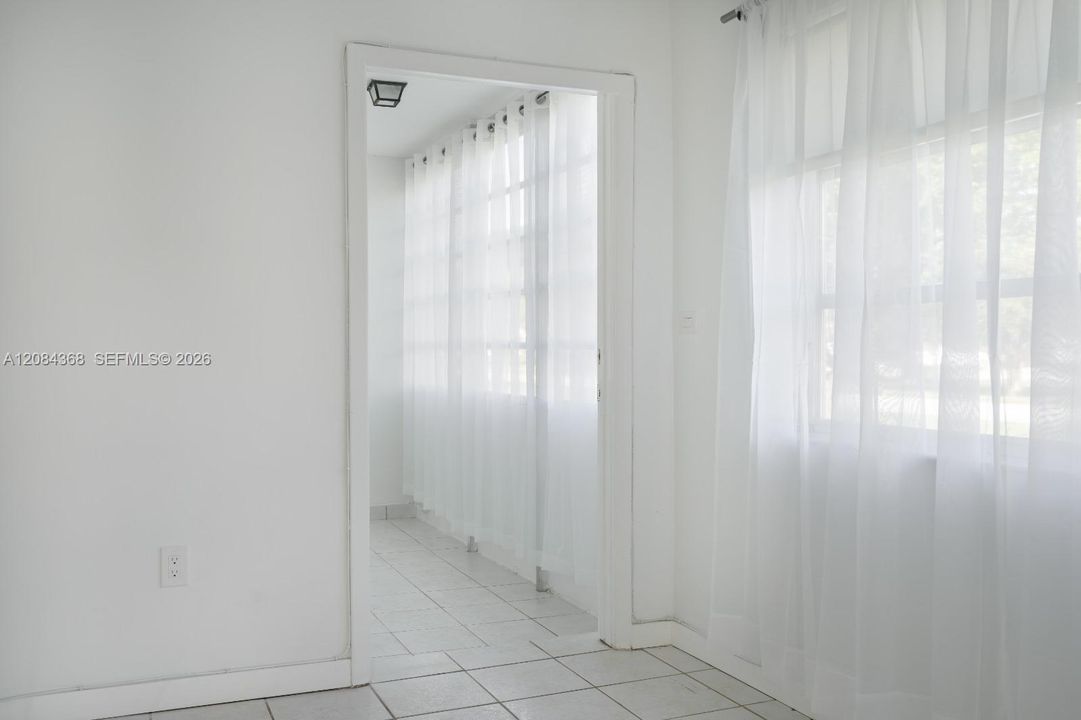 В аренду: $1,800 (1 спален, 1 ванн, 800 Квадратных фут)