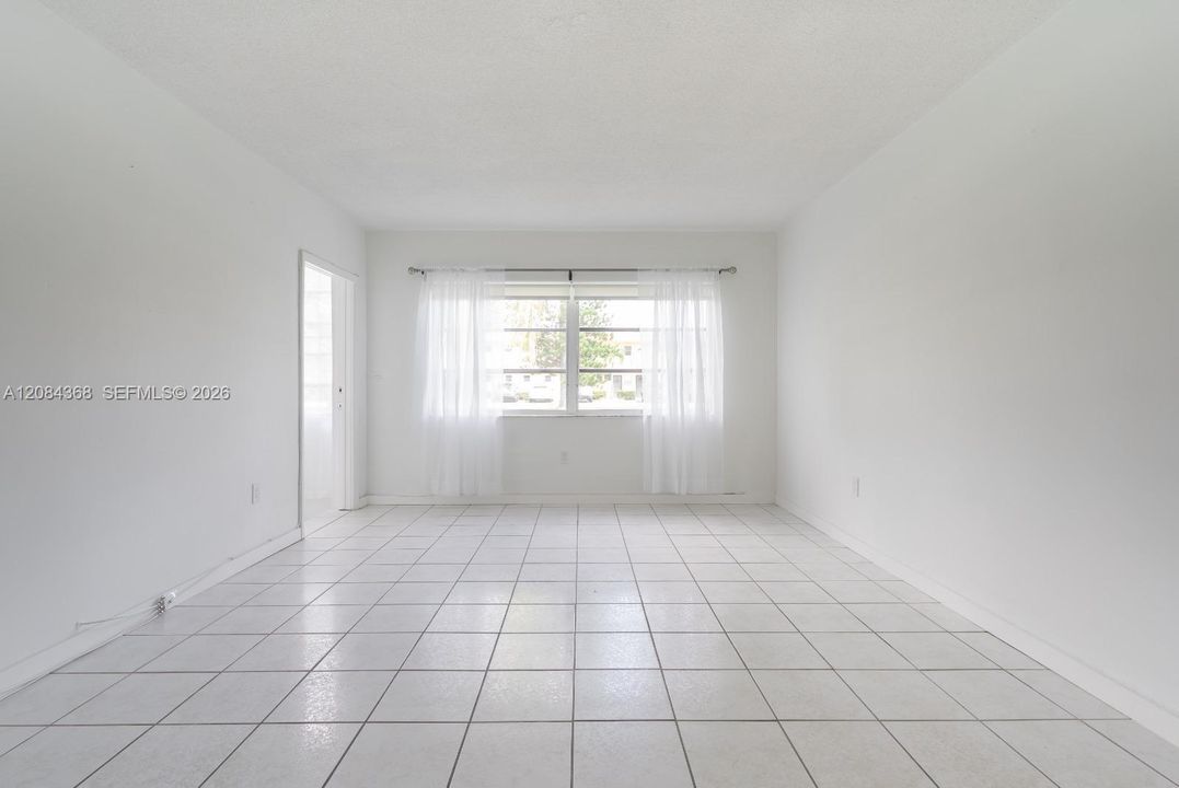В аренду: $1,800 (1 спален, 1 ванн, 800 Квадратных фут)