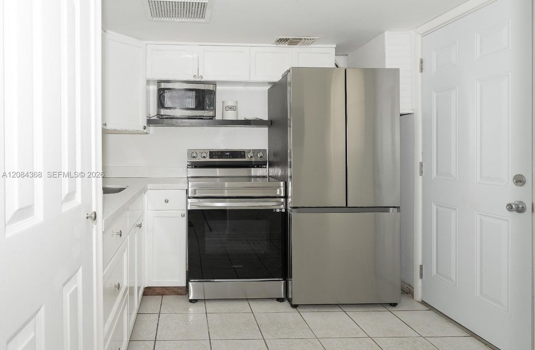 В аренду: $1,800 (1 спален, 1 ванн, 800 Квадратных фут)