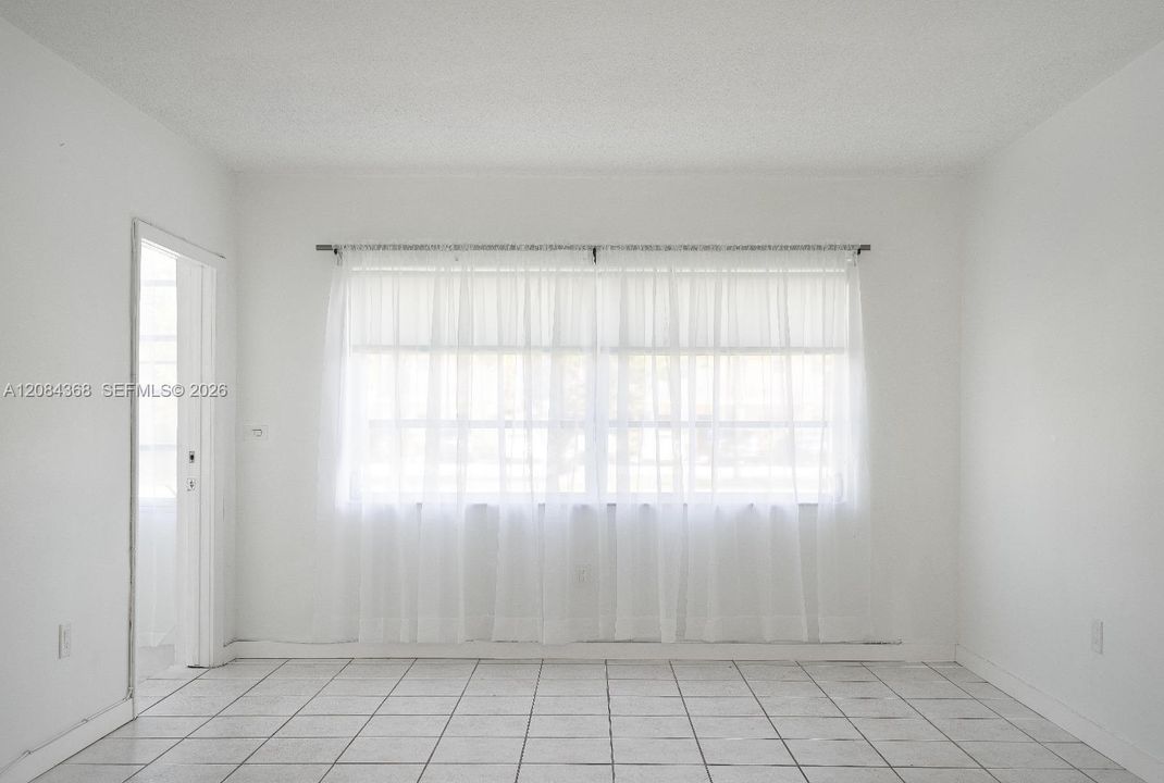 В аренду: $1,800 (1 спален, 1 ванн, 800 Квадратных фут)