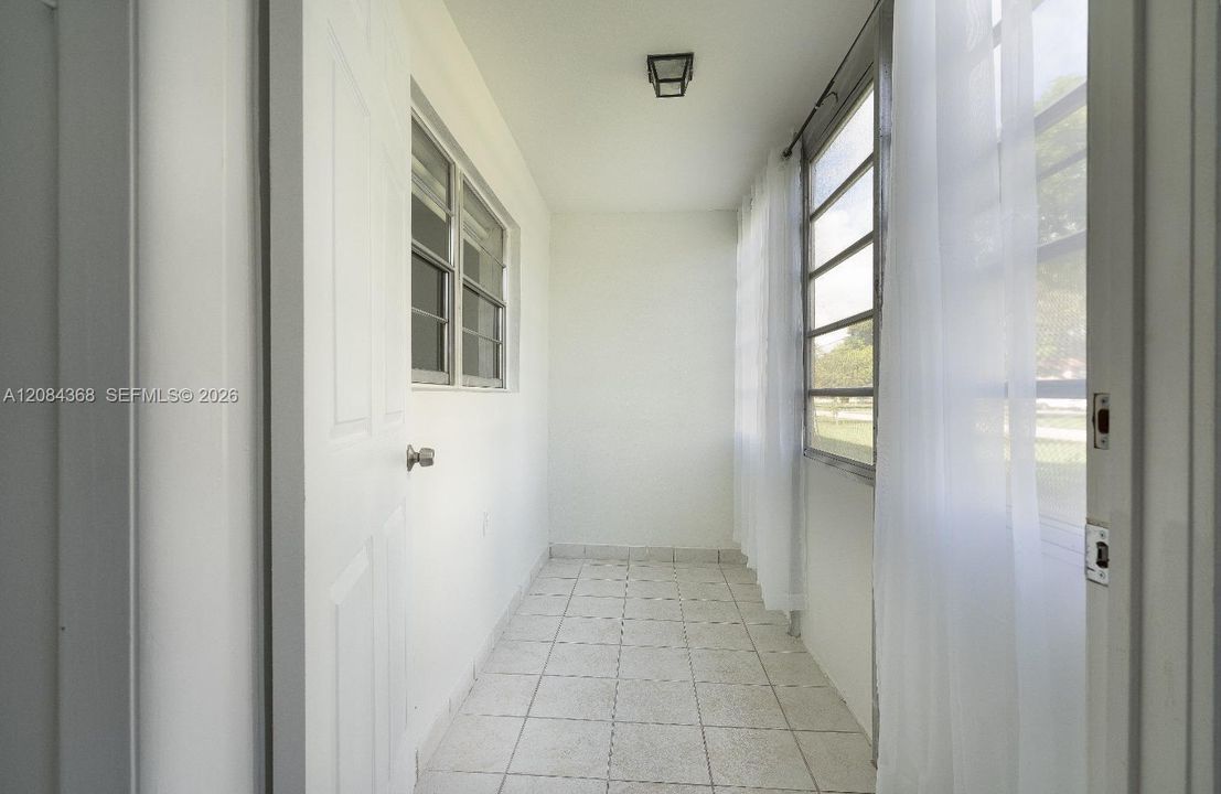 В аренду: $1,800 (1 спален, 1 ванн, 800 Квадратных фут)