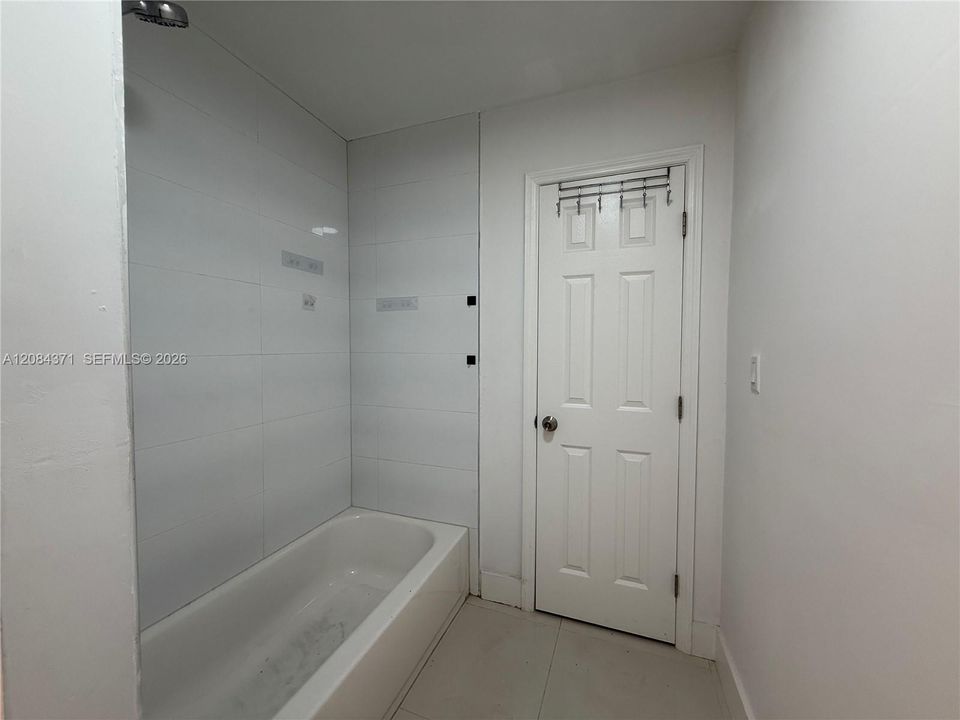 For Rent: $2,550 (2 beds, 1 baths, 1591 Square Feet)