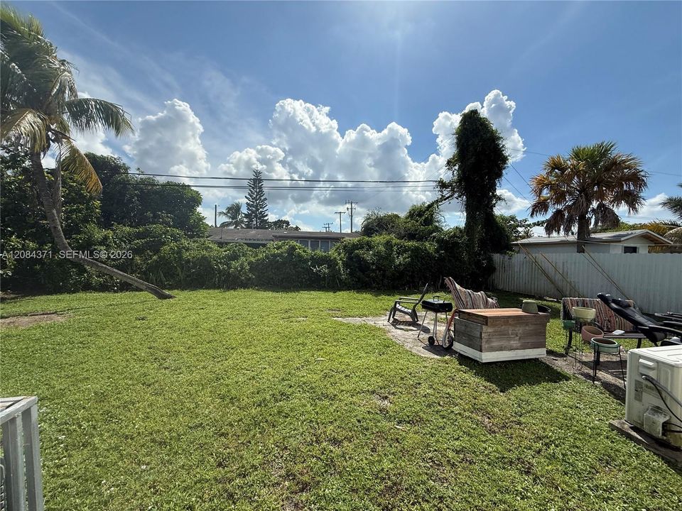 For Rent: $2,550 (2 beds, 1 baths, 1591 Square Feet)