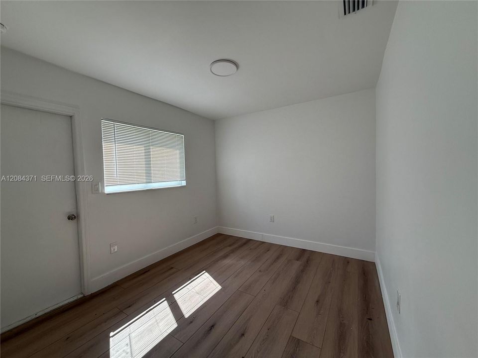For Rent: $2,550 (2 beds, 1 baths, 1591 Square Feet)