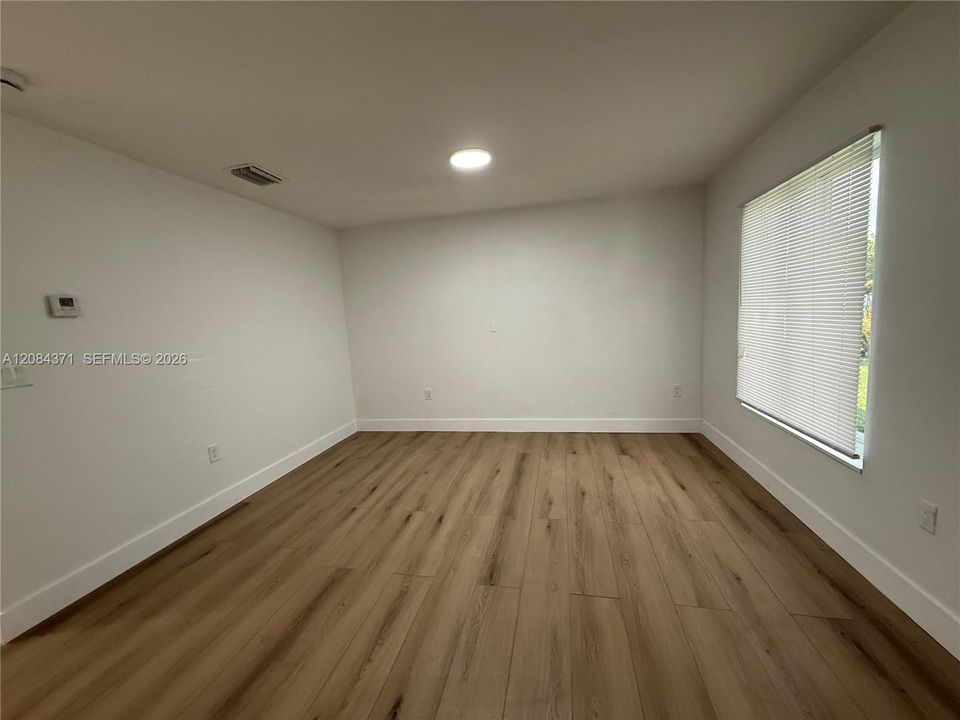 For Rent: $2,550 (2 beds, 1 baths, 1591 Square Feet)
