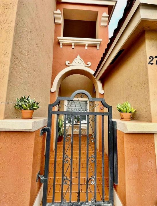 For Rent: $2,800 (2 beds, 2 baths, 1241 Square Feet)