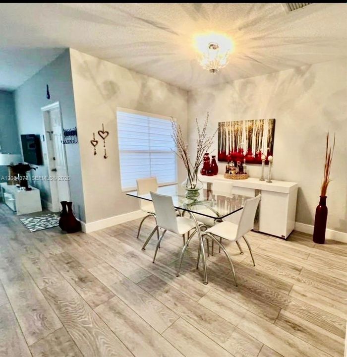 For Rent: $2,800 (2 beds, 2 baths, 1241 Square Feet)