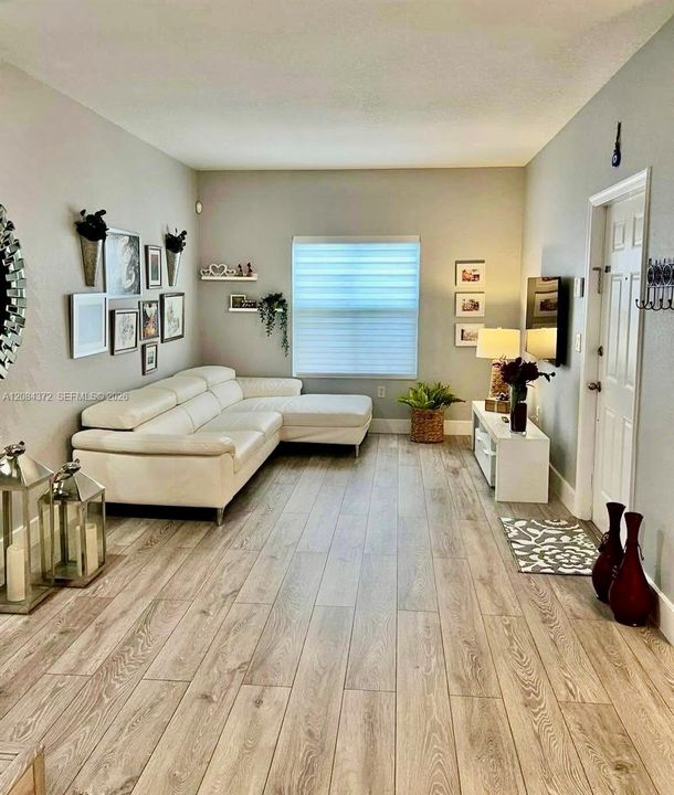 For Rent: $2,800 (2 beds, 2 baths, 1241 Square Feet)