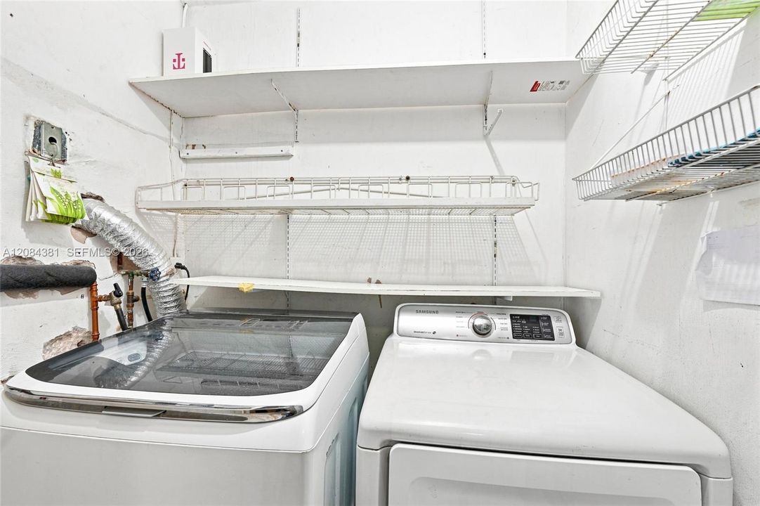 En Renta: $3,800 (4 camas, 3 baños, 2310 Pies cuadrados)
