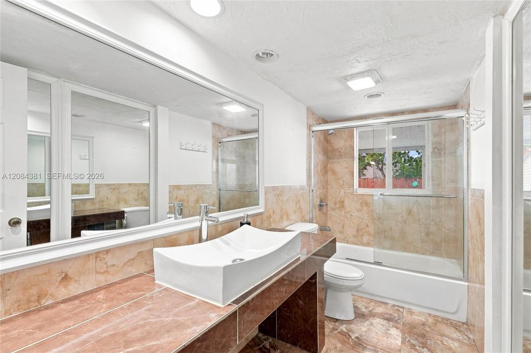 En Renta: $3,800 (4 camas, 3 baños, 2310 Pies cuadrados)
