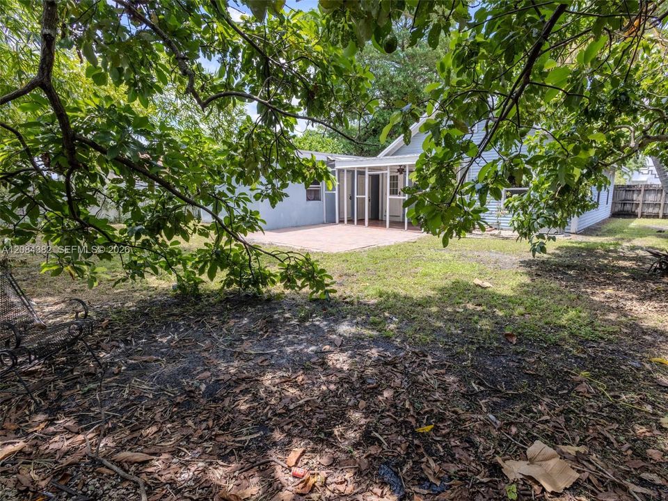 For Rent: $4,200 (4 beds, 2 baths, 1524 Square Feet)