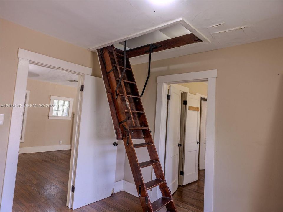 For Rent: $4,200 (4 beds, 2 baths, 1524 Square Feet)