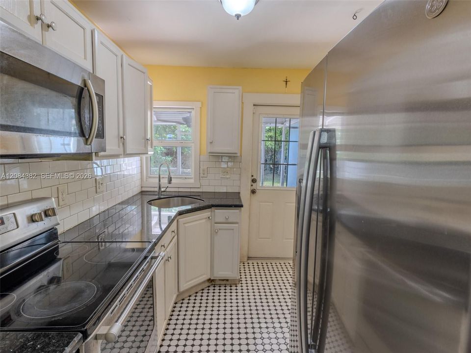 For Rent: $4,200 (4 beds, 2 baths, 1524 Square Feet)