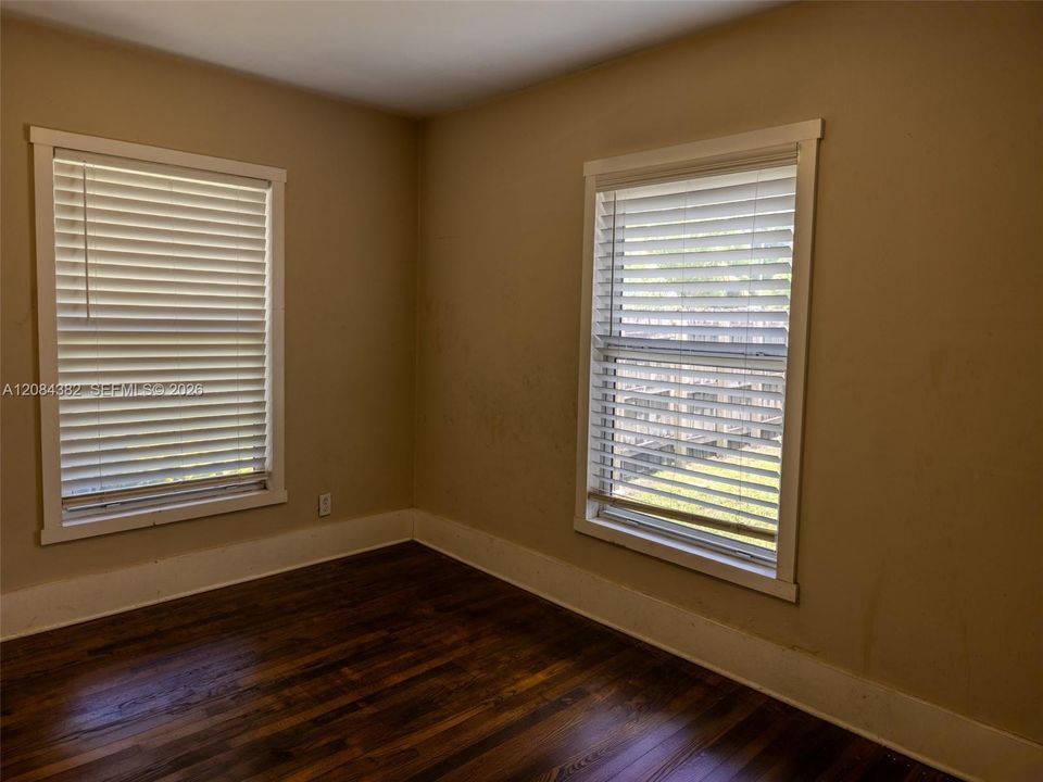 For Rent: $4,200 (4 beds, 2 baths, 1524 Square Feet)
