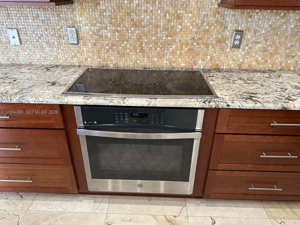 For Rent: $6,000 (5 beds, 3 baths, 2951 Square Feet)