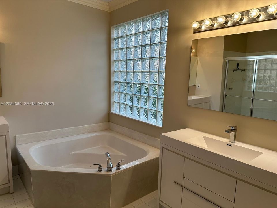 For Rent: $6,000 (5 beds, 3 baths, 2951 Square Feet)