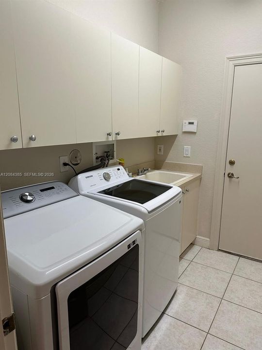 For Rent: $6,000 (5 beds, 3 baths, 2951 Square Feet)