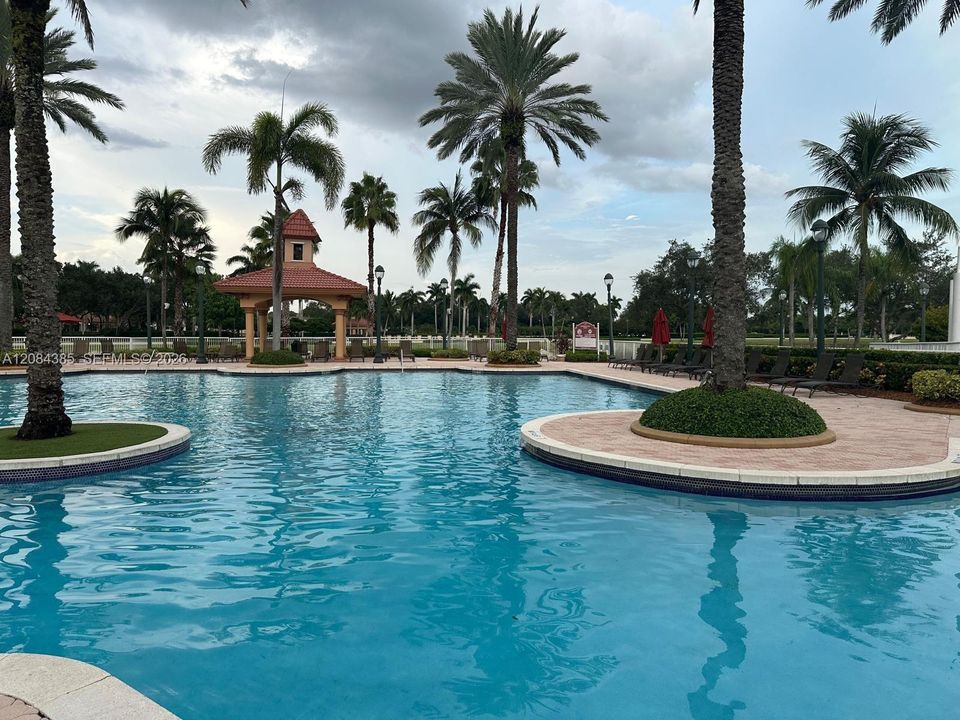 For Rent: $6,000 (5 beds, 3 baths, 2951 Square Feet)