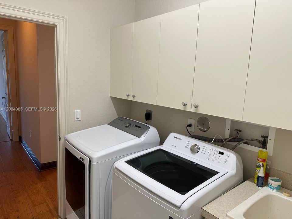 For Rent: $6,000 (5 beds, 3 baths, 2951 Square Feet)