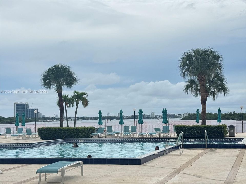 For Rent: $2,250 (1 beds, 1 baths, 762 Square Feet)